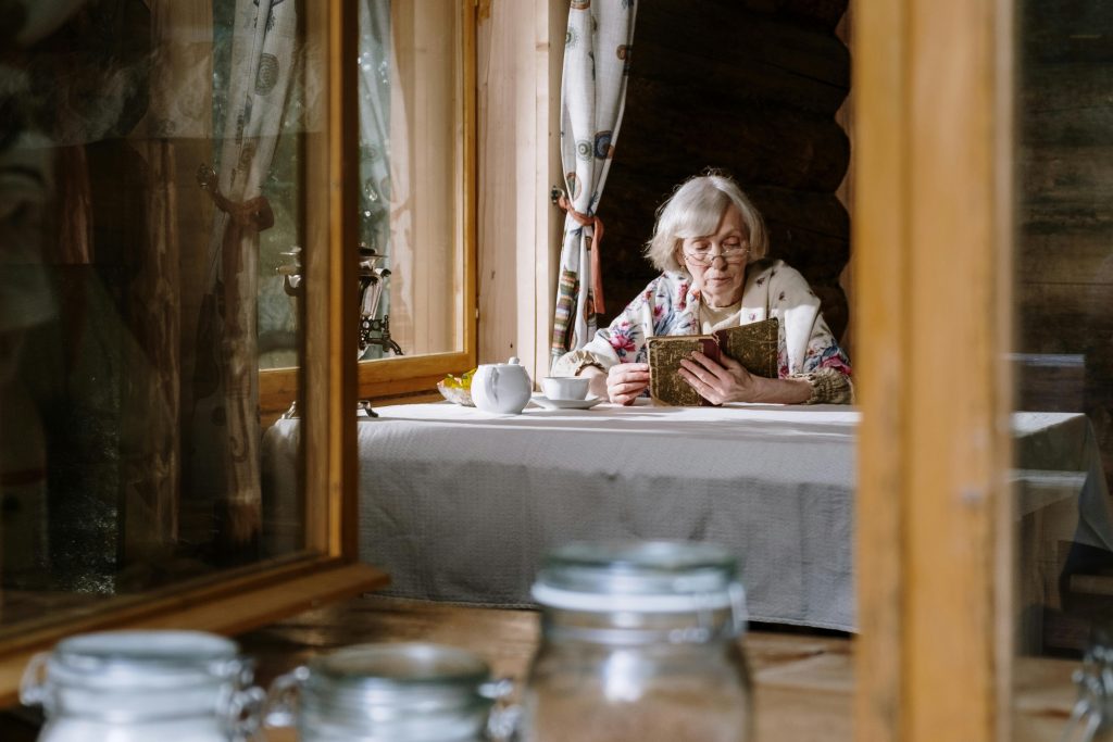 Should You Downsize in Retirement? The Pros and Cons Every Senior Should Consider